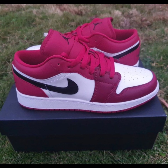 Jordan retro 1 noble red🍓 - Picture 1 of 6